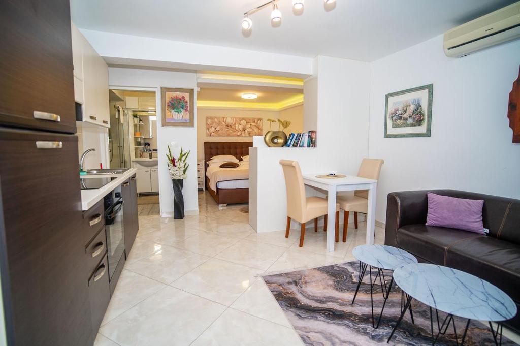 Apartment Markoc *